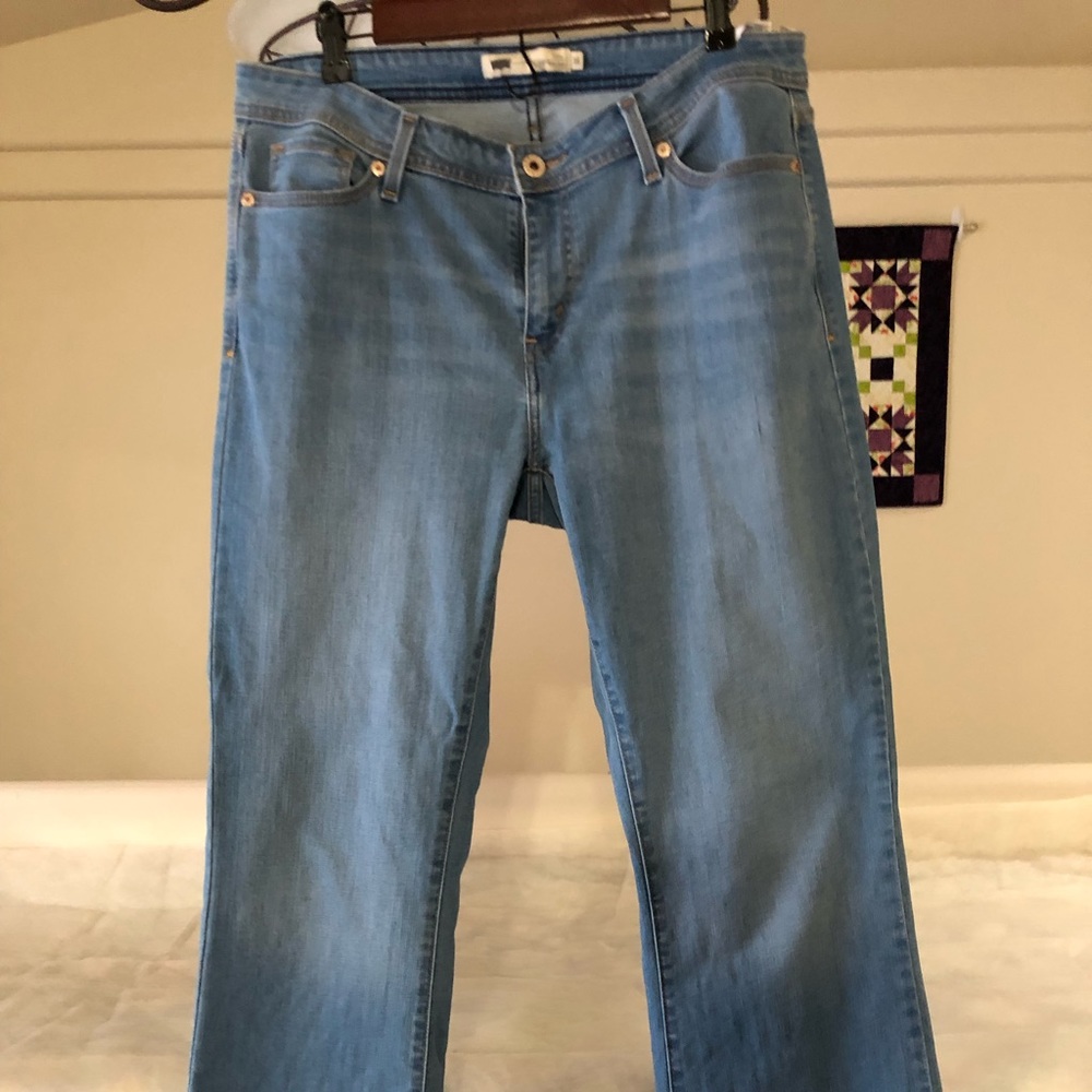 Women’s Levi Jeans